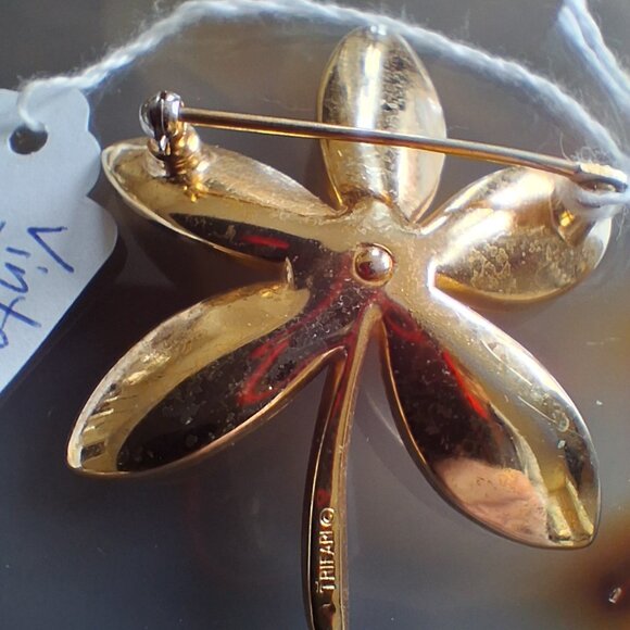 Vintage Trifari signed Flower Brooch Pin - Picture 2 of 2